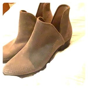 Lucky Brand taupe booties